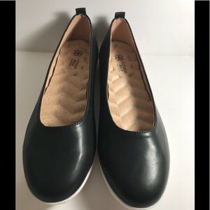 Like New Avon Cushion Walk Shoes Size 8M
